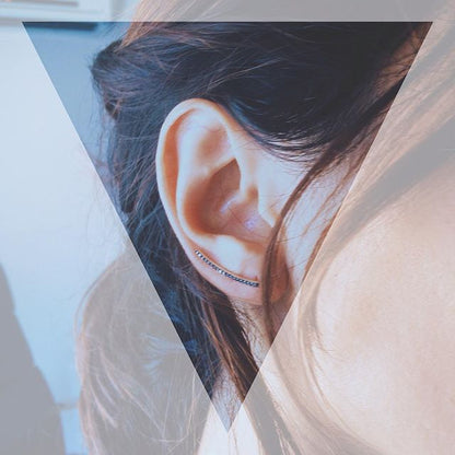 Daria Noir Earcuff