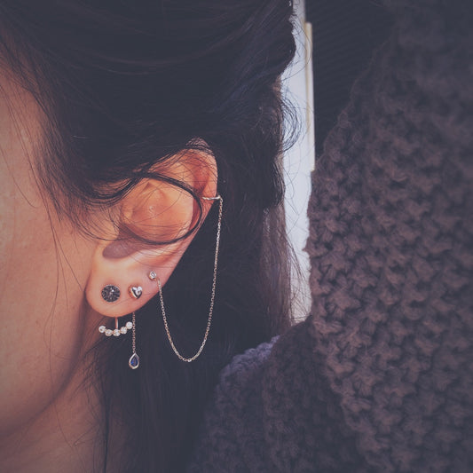 Cher Noir Earcuff